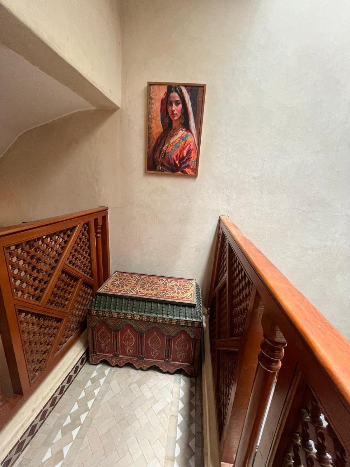 Riad Amazing Amazigh Avec Jacuzzi Petit Dejeuner Compris Avec Aussi Chambres Familiales Pres De La Place Jemaa El Fna Маракеш Екстериор снимка