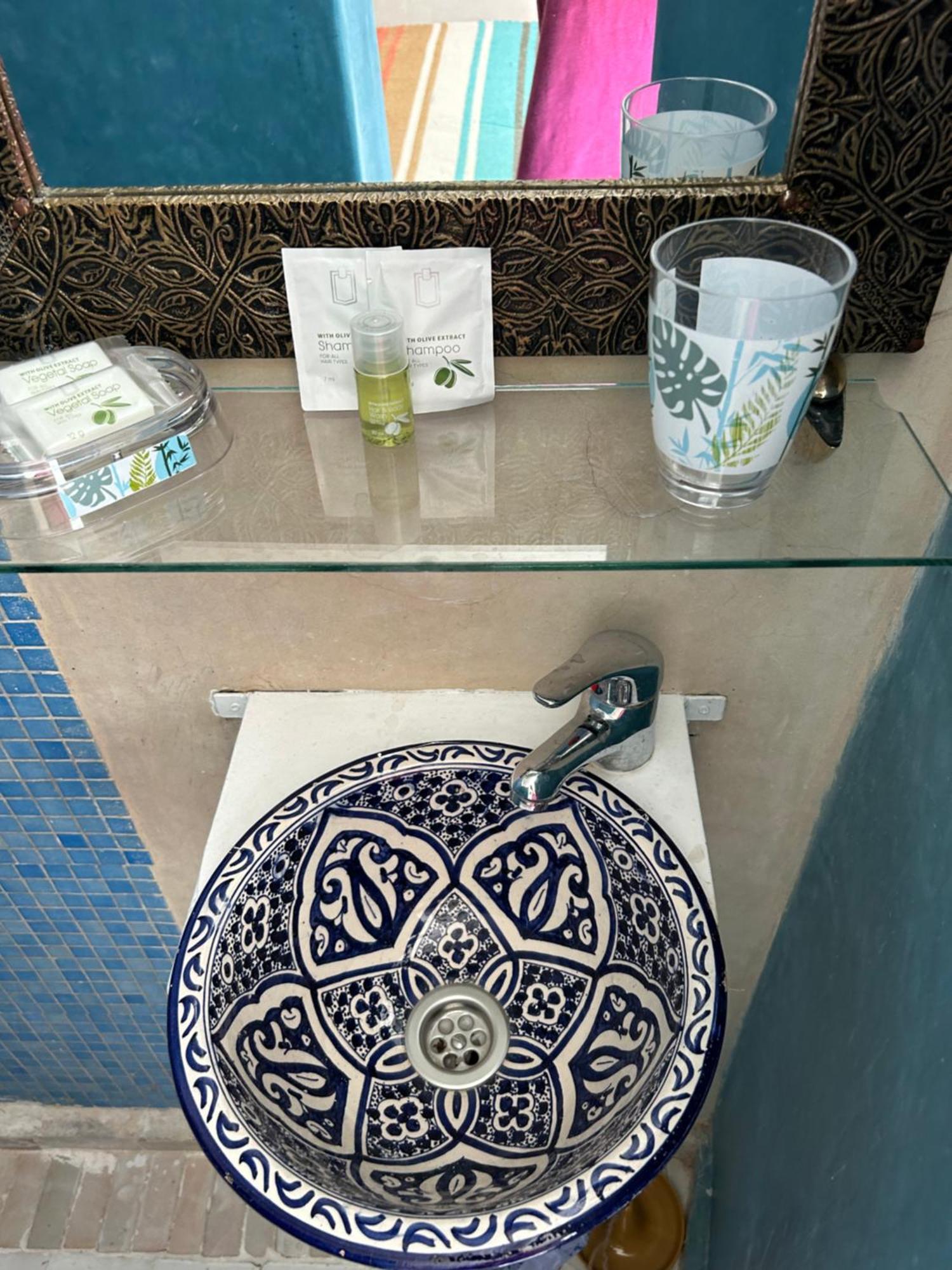 Riad Amazing Amazigh Avec Jacuzzi Petit Dejeuner Compris Avec Aussi Chambres Familiales Pres De La Place Jemaa El Fna Маракеш Екстериор снимка