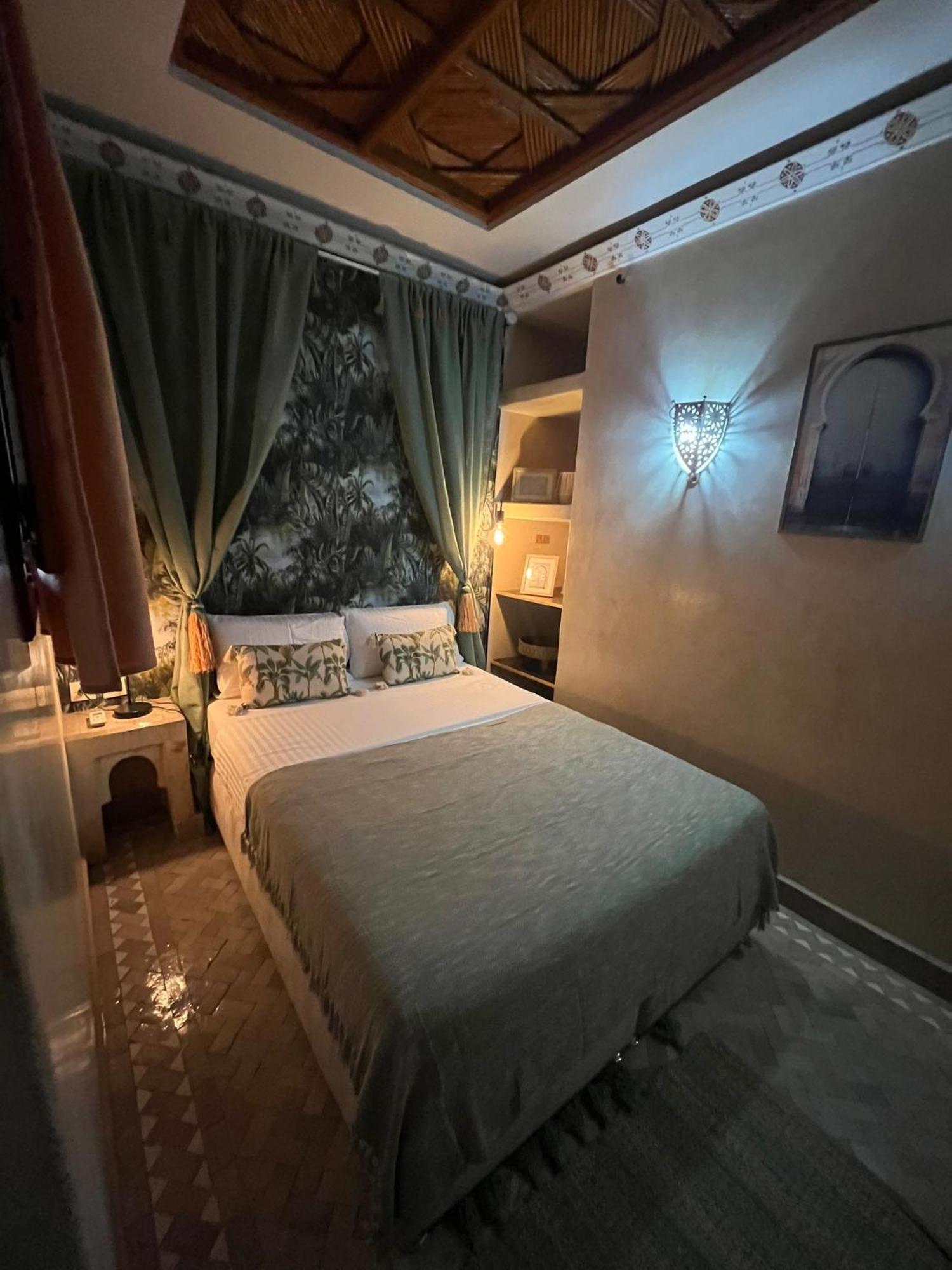 Riad Amazing Amazigh Avec Jacuzzi Petit Dejeuner Compris Avec Aussi Chambres Familiales Pres De La Place Jemaa El Fna Маракеш Екстериор снимка