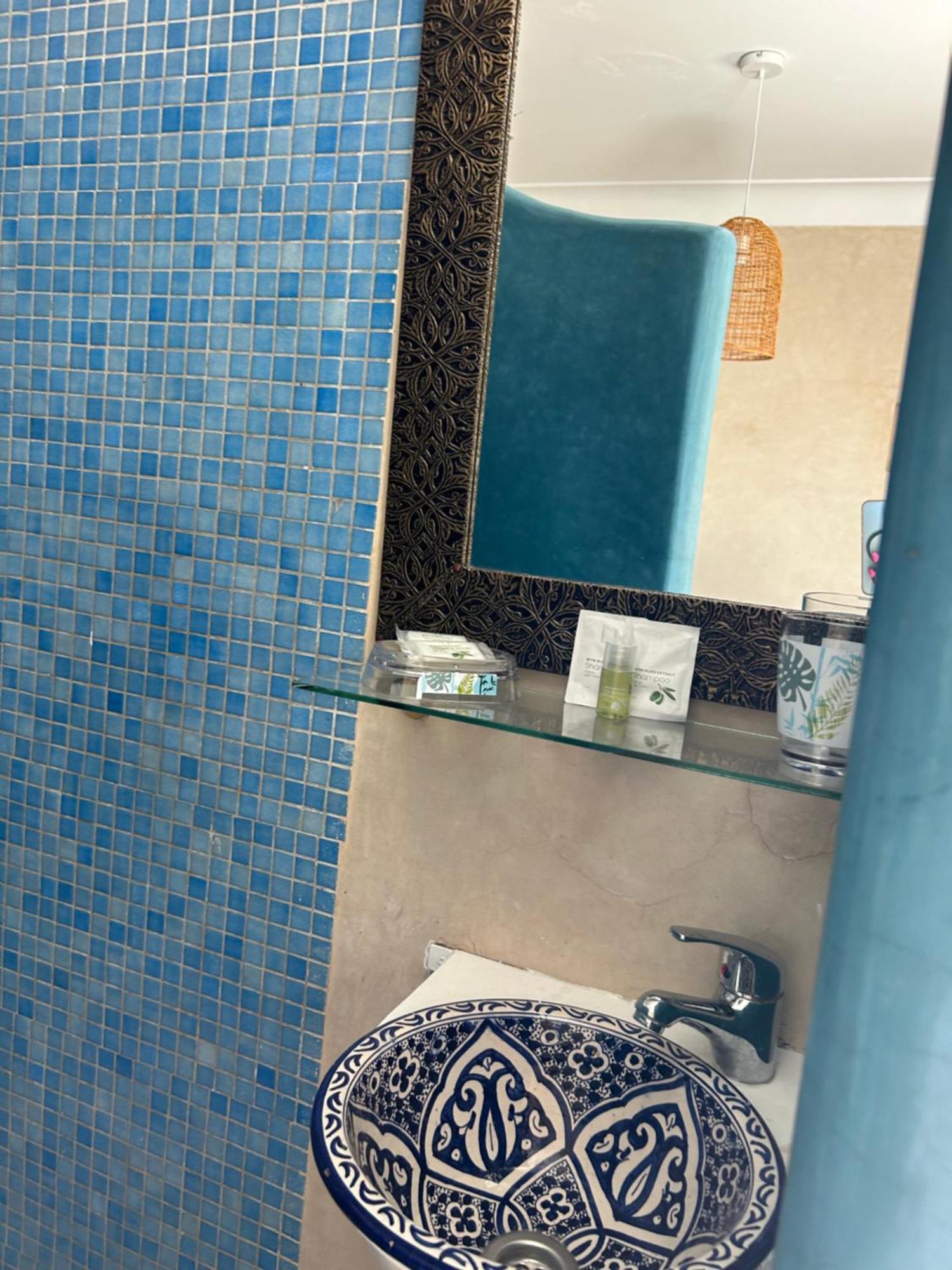 Riad Amazing Amazigh Avec Jacuzzi Petit Dejeuner Compris Avec Aussi Chambres Familiales Pres De La Place Jemaa El Fna Маракеш Екстериор снимка