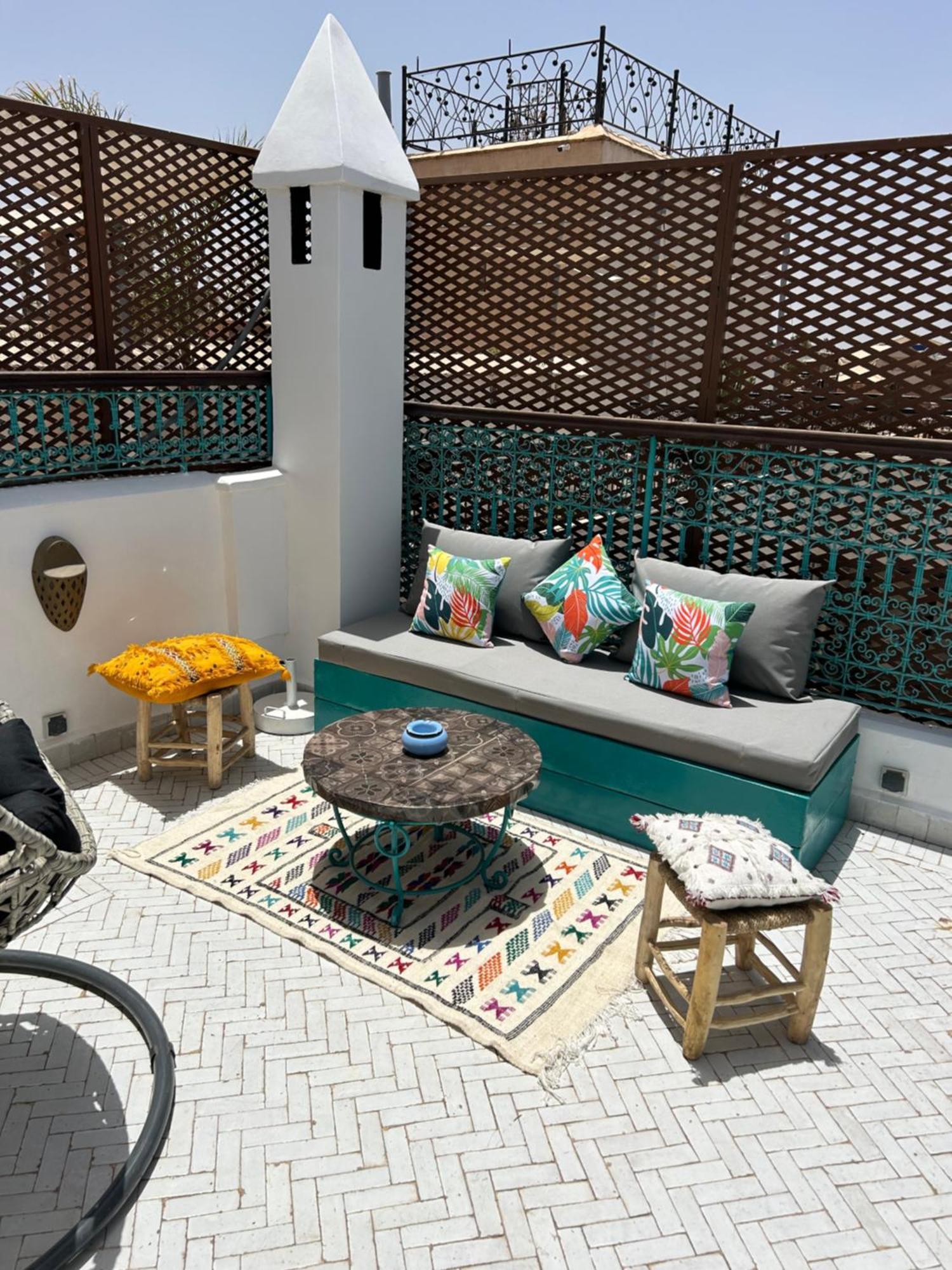 Riad Amazing Amazigh Avec Jacuzzi Petit Dejeuner Compris Avec Aussi Chambres Familiales Pres De La Place Jemaa El Fna Маракеш Екстериор снимка