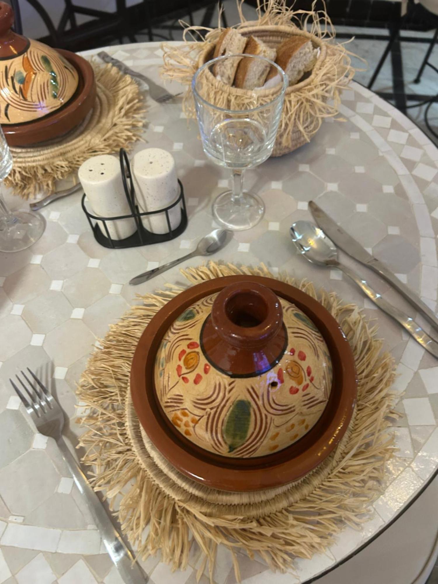 Riad Amazing Amazigh Avec Jacuzzi Petit Dejeuner Compris Avec Aussi Chambres Familiales Pres De La Place Jemaa El Fna Маракеш Екстериор снимка