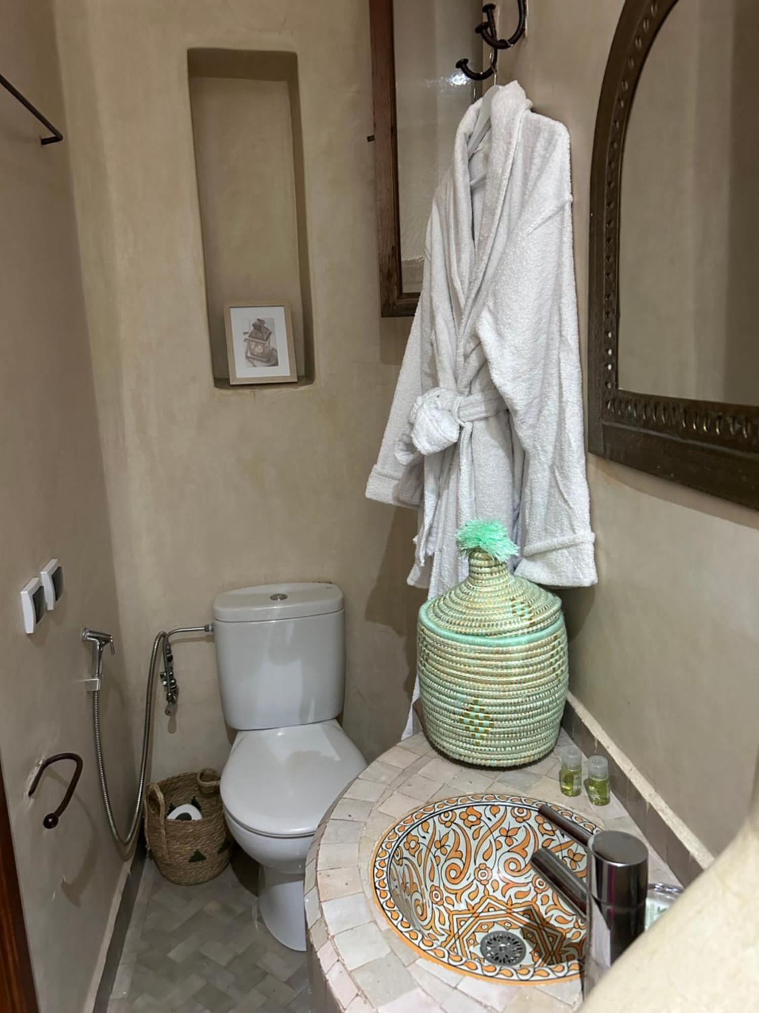 Riad Amazing Amazigh Avec Jacuzzi Petit Dejeuner Compris Avec Aussi Chambres Familiales Pres De La Place Jemaa El Fna Маракеш Екстериор снимка