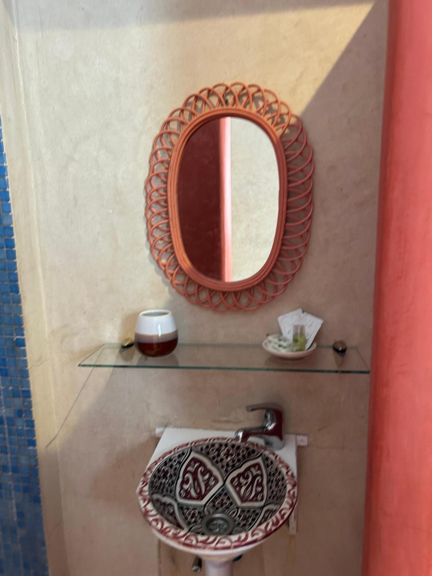 Riad Amazing Amazigh Avec Jacuzzi Petit Dejeuner Compris Avec Aussi Chambres Familiales Pres De La Place Jemaa El Fna Маракеш Екстериор снимка