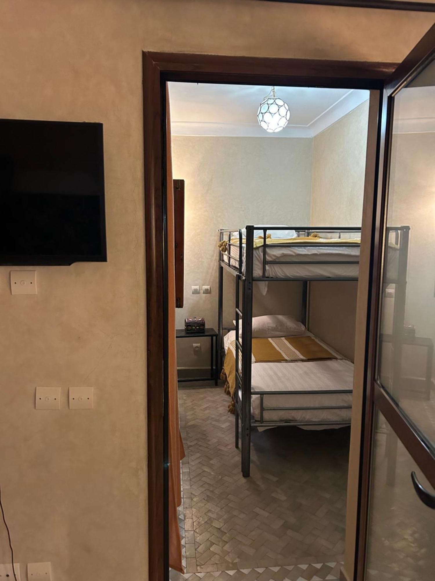 Riad Amazing Amazigh Avec Jacuzzi Petit Dejeuner Compris Avec Aussi Chambres Familiales Pres De La Place Jemaa El Fna Маракеш Екстериор снимка