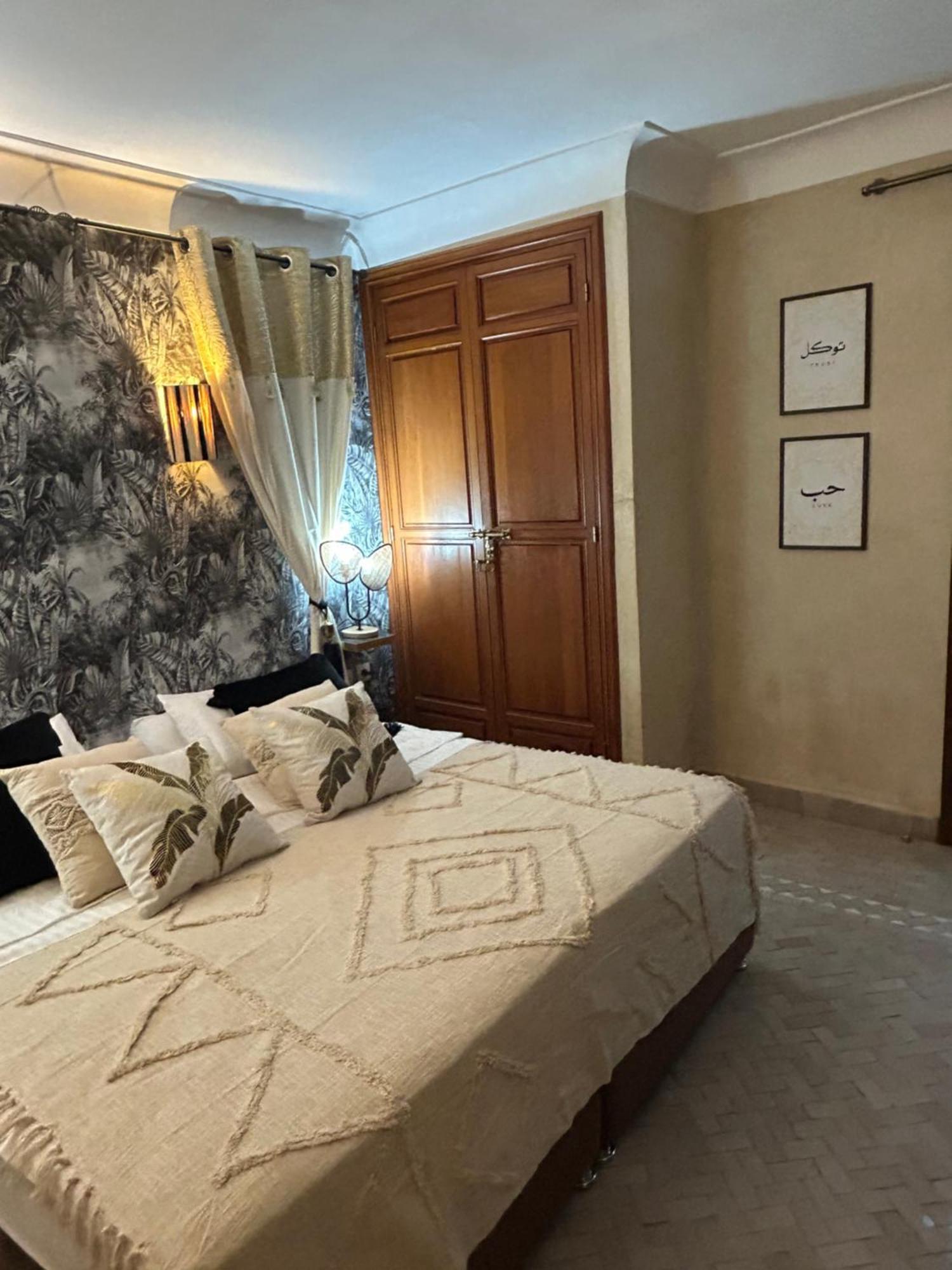 Riad Amazing Amazigh Avec Jacuzzi Petit Dejeuner Compris Avec Aussi Chambres Familiales Pres De La Place Jemaa El Fna Маракеш Екстериор снимка