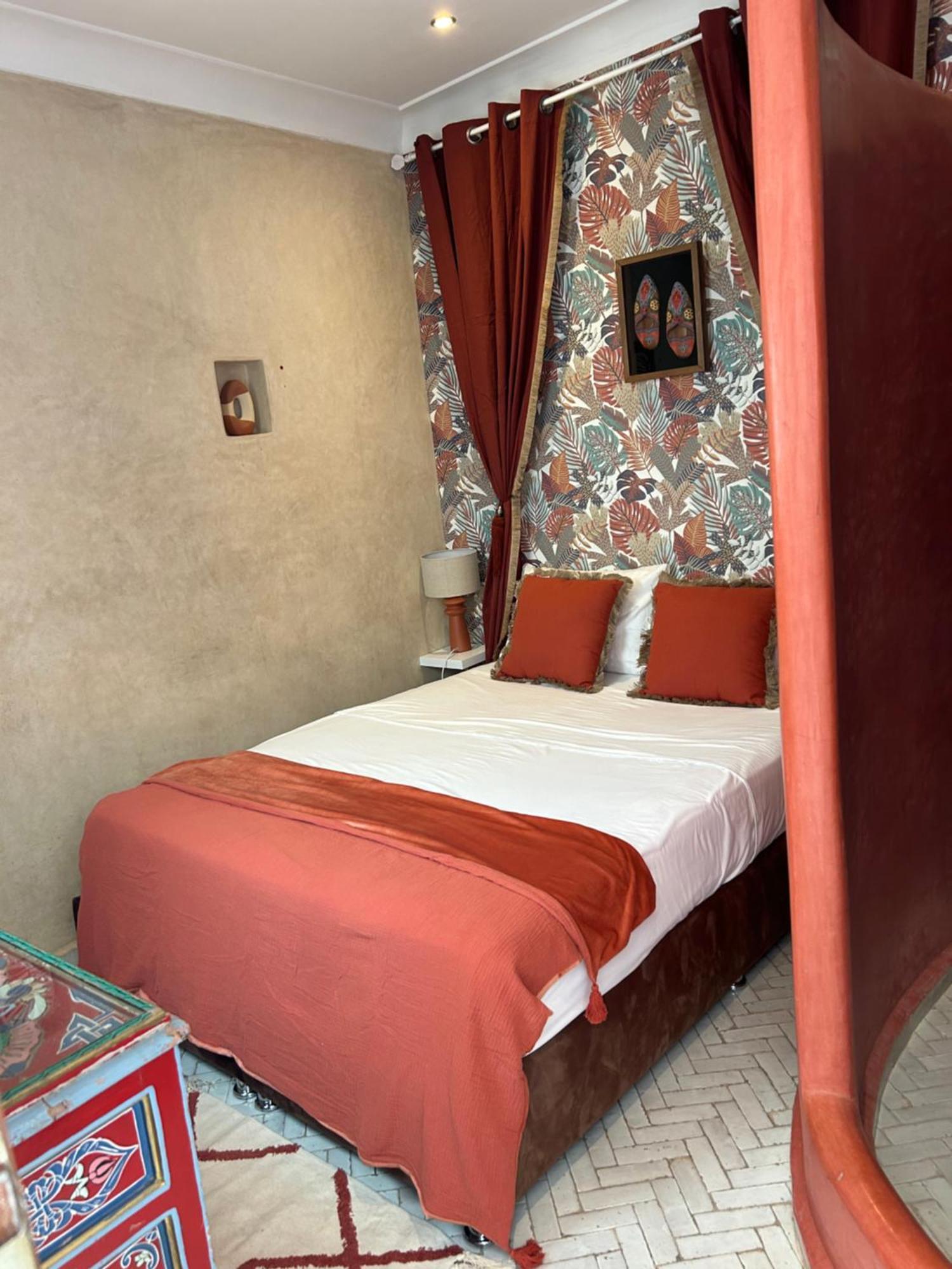 Riad Amazing Amazigh Avec Jacuzzi Petit Dejeuner Compris Avec Aussi Chambres Familiales Pres De La Place Jemaa El Fna Маракеш Екстериор снимка