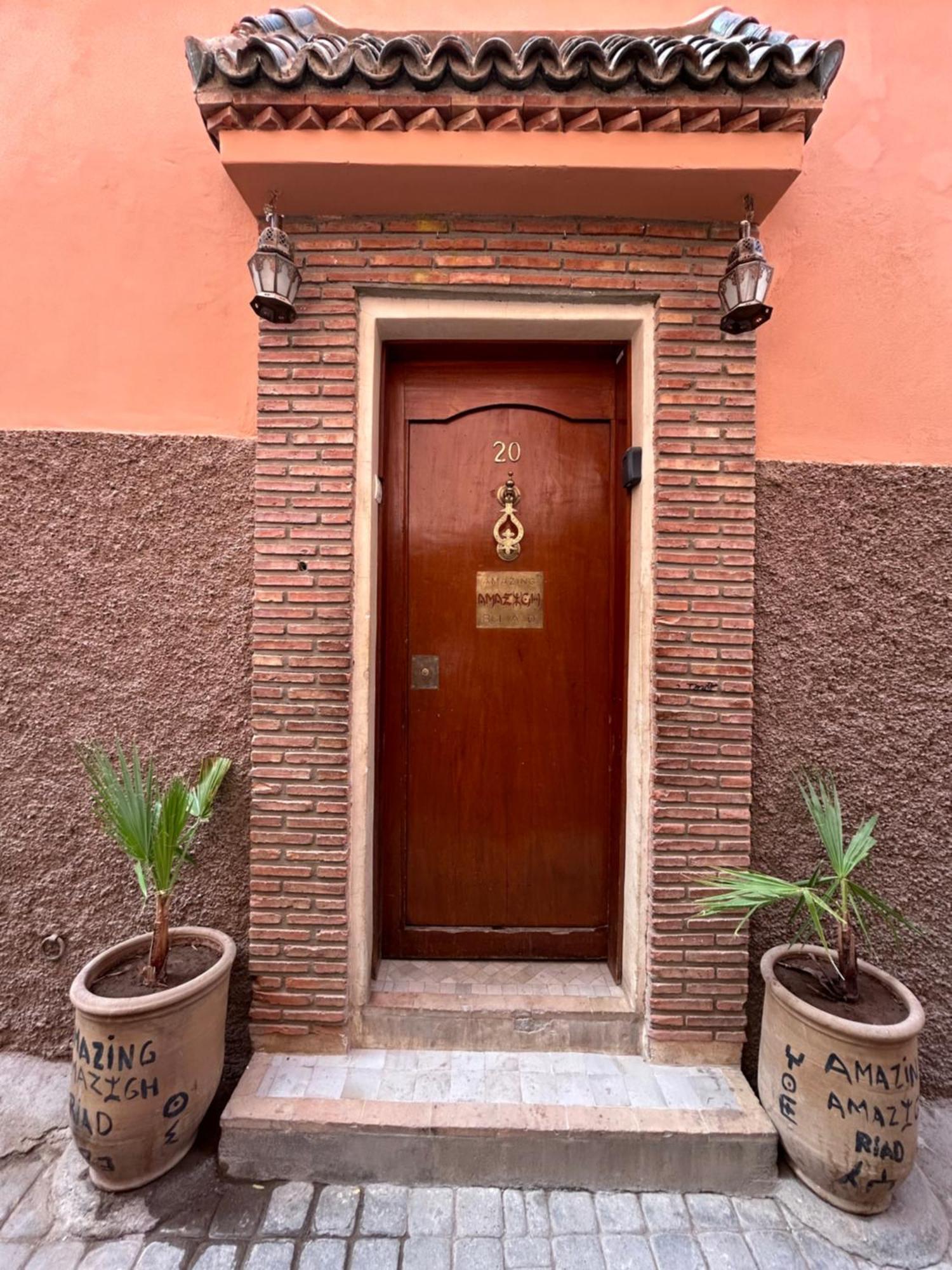 Riad Amazing Amazigh Avec Jacuzzi Petit Dejeuner Compris Avec Aussi Chambres Familiales Pres De La Place Jemaa El Fna Маракеш Екстериор снимка