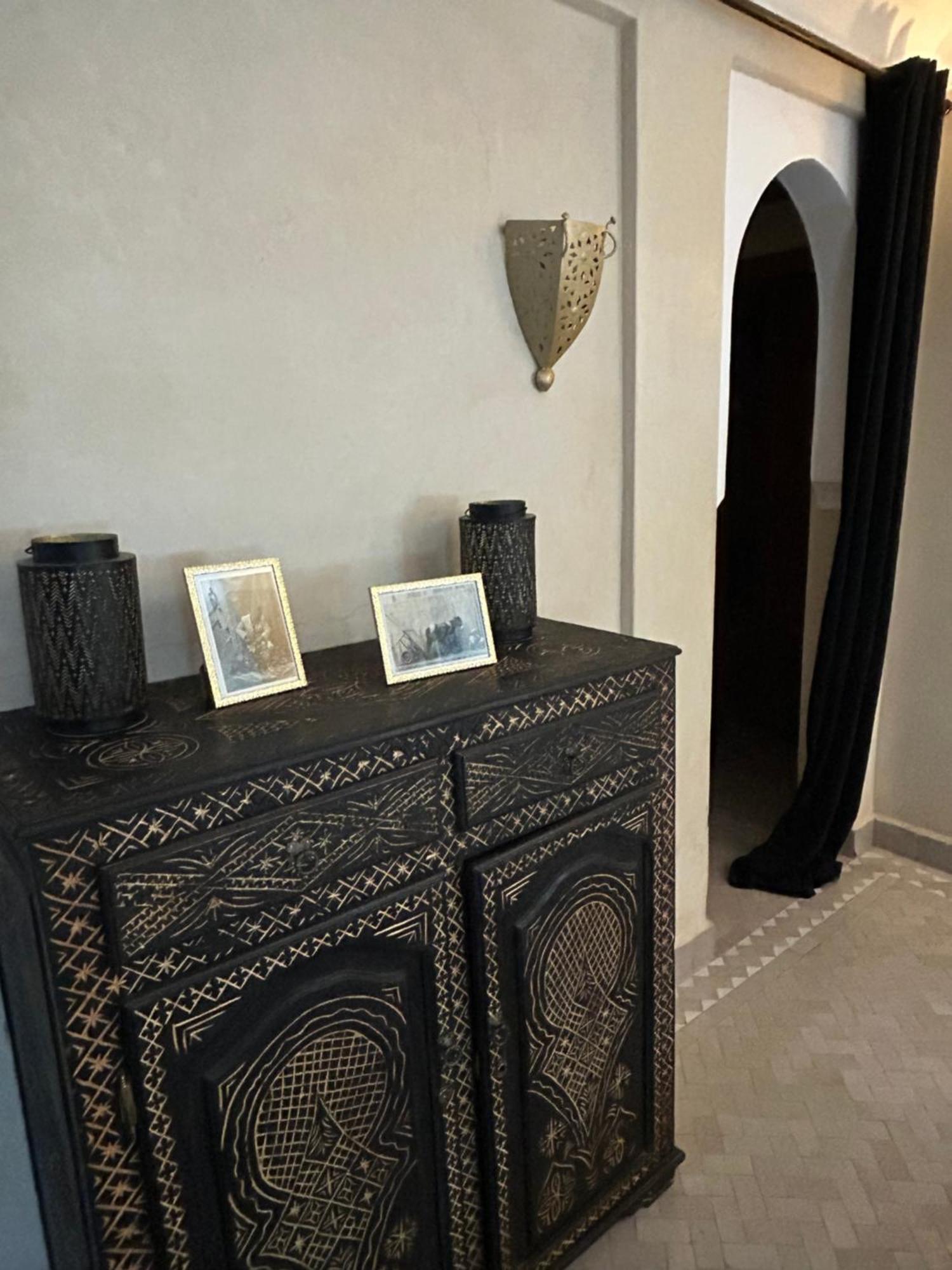 Riad Amazing Amazigh Avec Jacuzzi Petit Dejeuner Compris Avec Aussi Chambres Familiales Pres De La Place Jemaa El Fna Маракеш Екстериор снимка