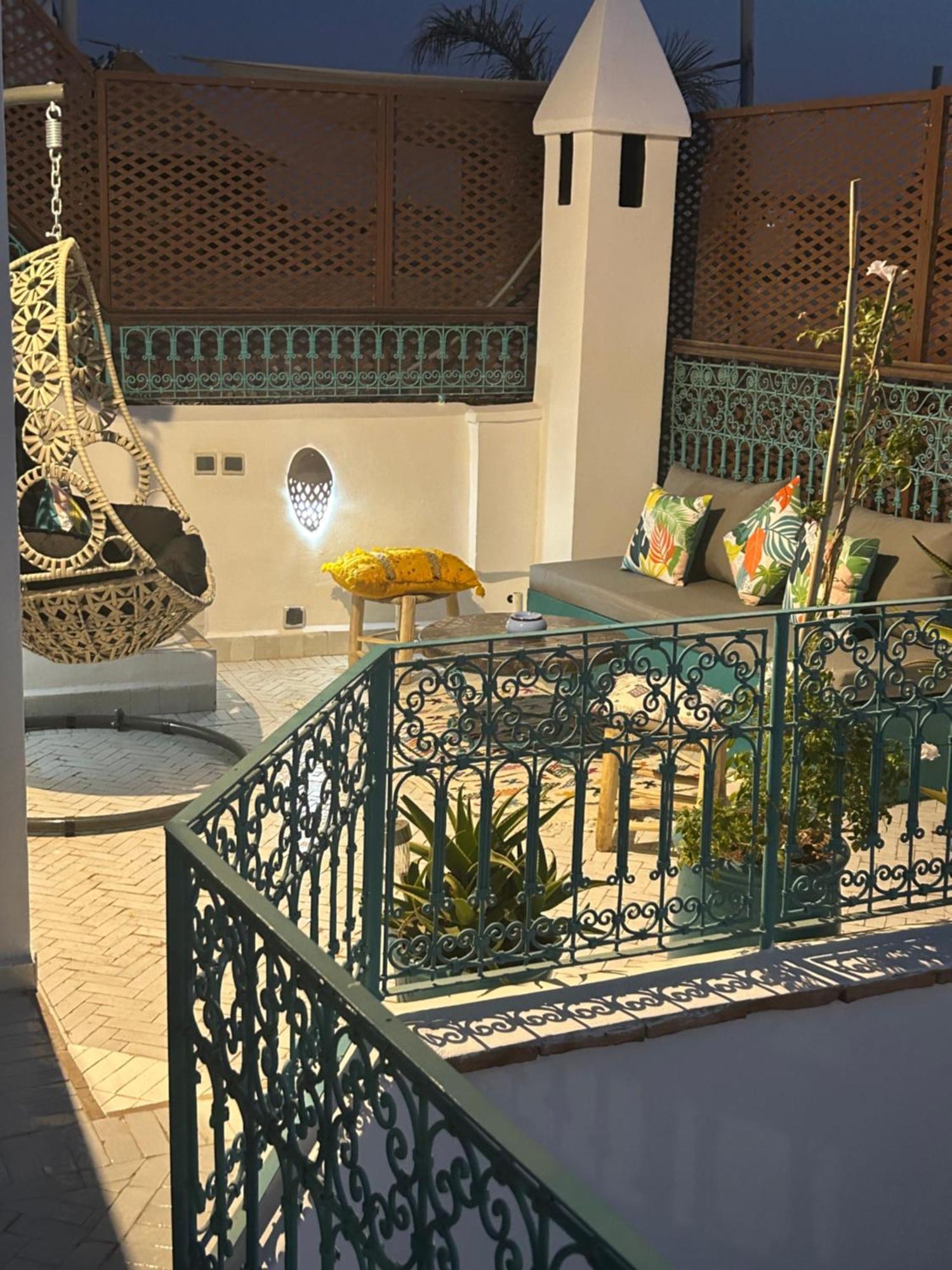 Riad Amazing Amazigh Avec Jacuzzi Petit Dejeuner Compris Avec Aussi Chambres Familiales Pres De La Place Jemaa El Fna Маракеш Екстериор снимка