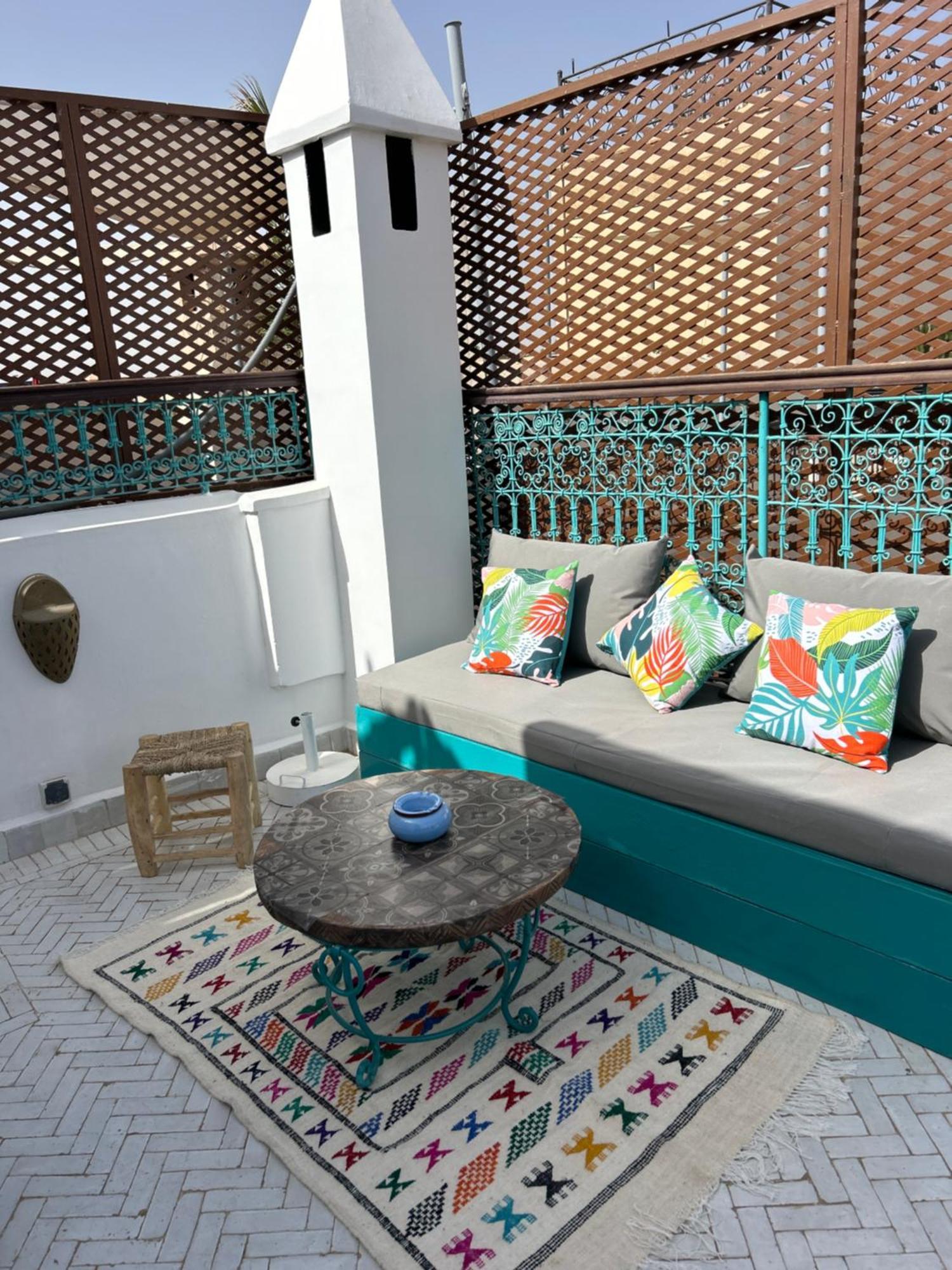 Riad Amazing Amazigh Avec Jacuzzi Petit Dejeuner Compris Avec Aussi Chambres Familiales Pres De La Place Jemaa El Fna Маракеш Екстериор снимка