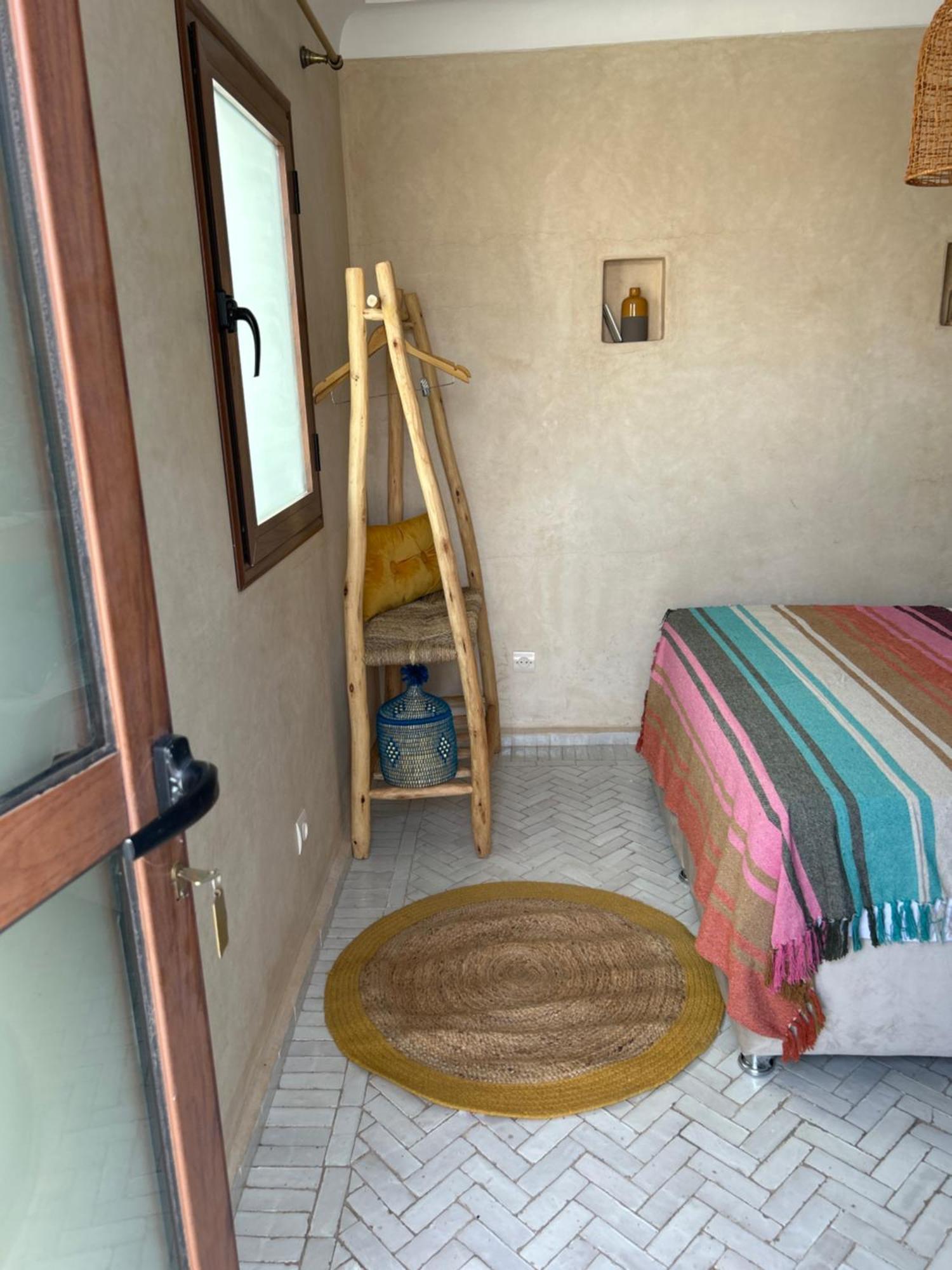 Riad Amazing Amazigh Avec Jacuzzi Petit Dejeuner Compris Avec Aussi Chambres Familiales Pres De La Place Jemaa El Fna Маракеш Екстериор снимка