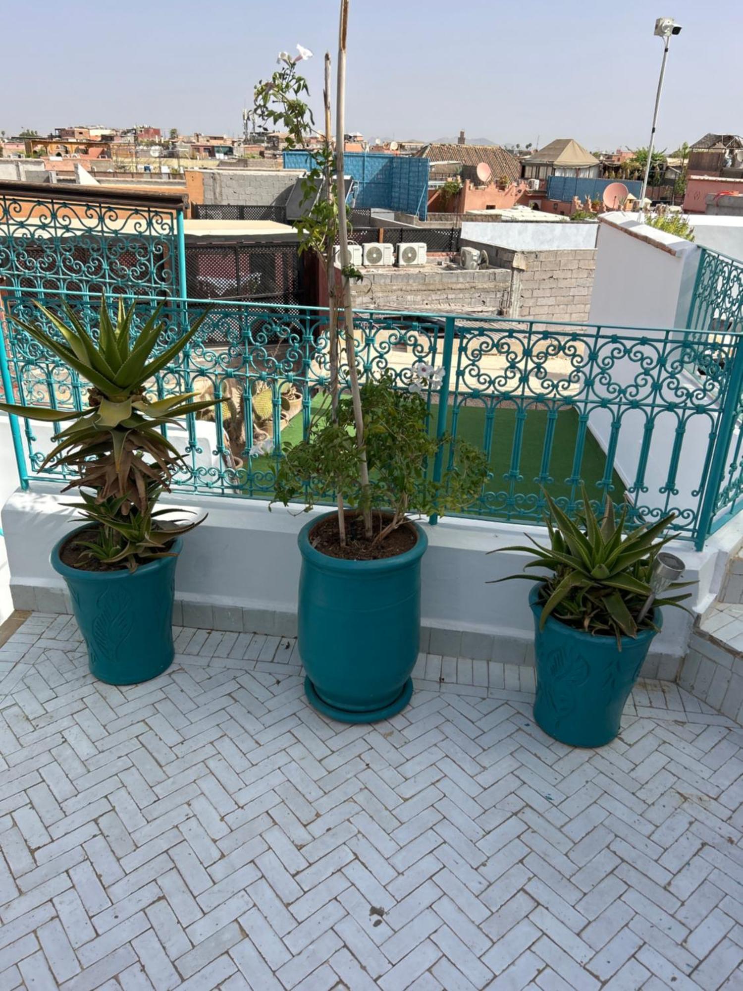 Riad Amazing Amazigh Avec Jacuzzi Petit Dejeuner Compris Avec Aussi Chambres Familiales Pres De La Place Jemaa El Fna Маракеш Екстериор снимка