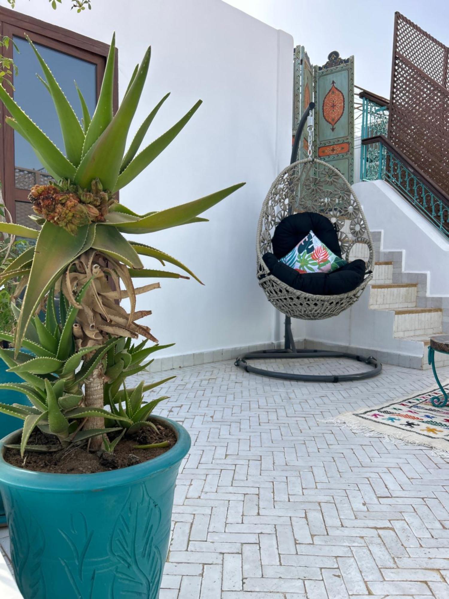 Riad Amazing Amazigh Avec Jacuzzi Petit Dejeuner Compris Avec Aussi Chambres Familiales Pres De La Place Jemaa El Fna Маракеш Екстериор снимка