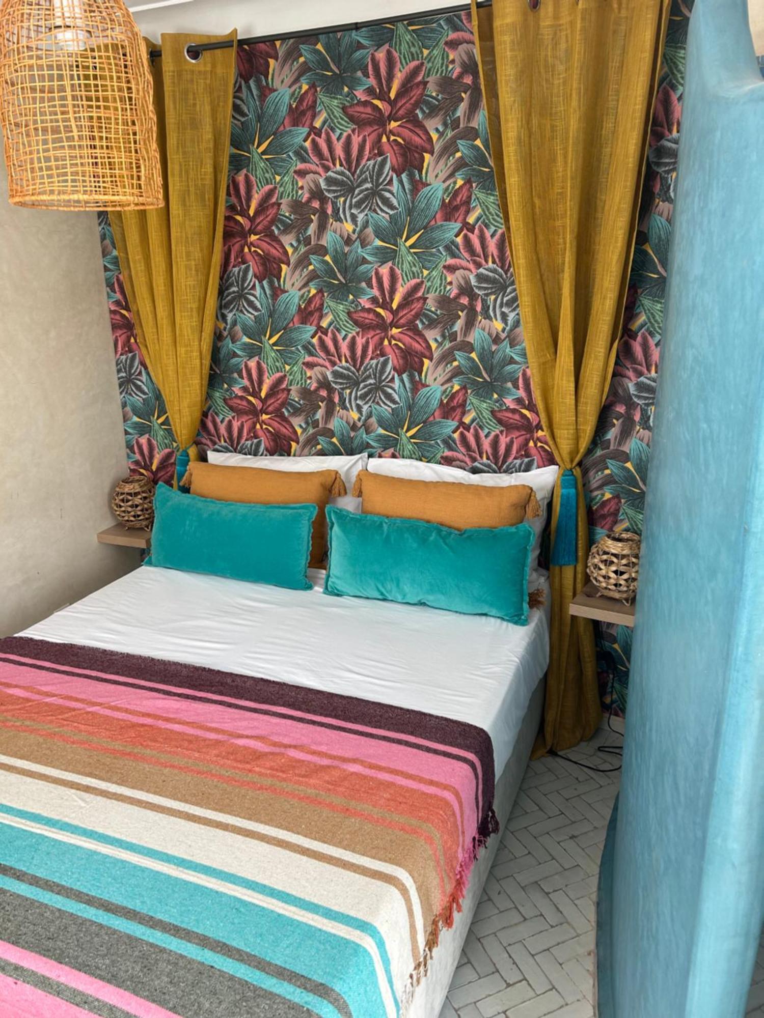 Riad Amazing Amazigh Avec Jacuzzi Petit Dejeuner Compris Avec Aussi Chambres Familiales Pres De La Place Jemaa El Fna Маракеш Екстериор снимка
